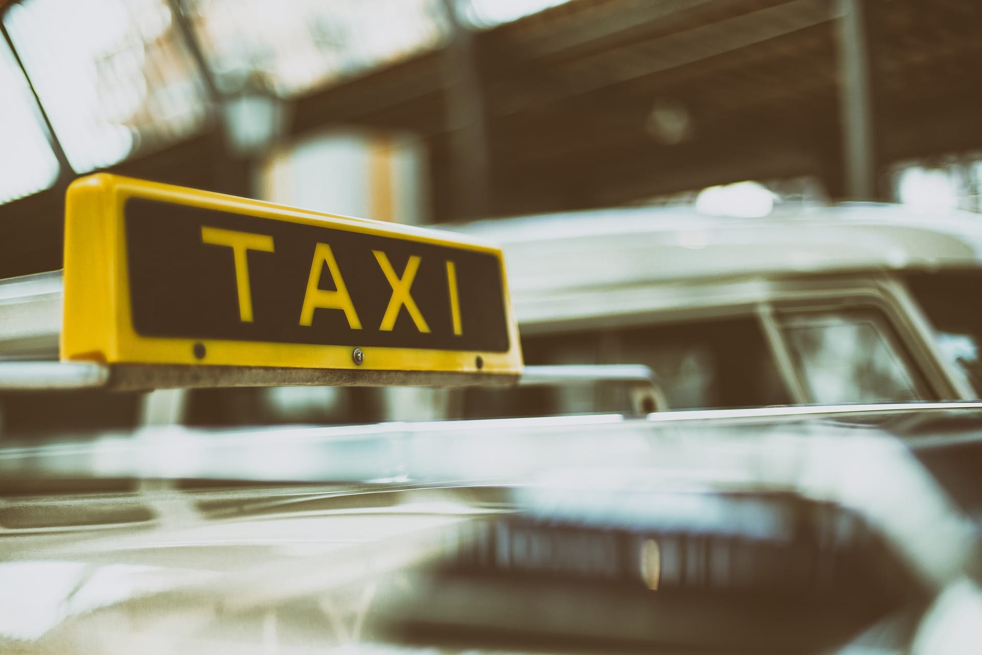 Hermosa Beach council okays cheaper for taxi franchises struggling to survive with Uber, Lyft
