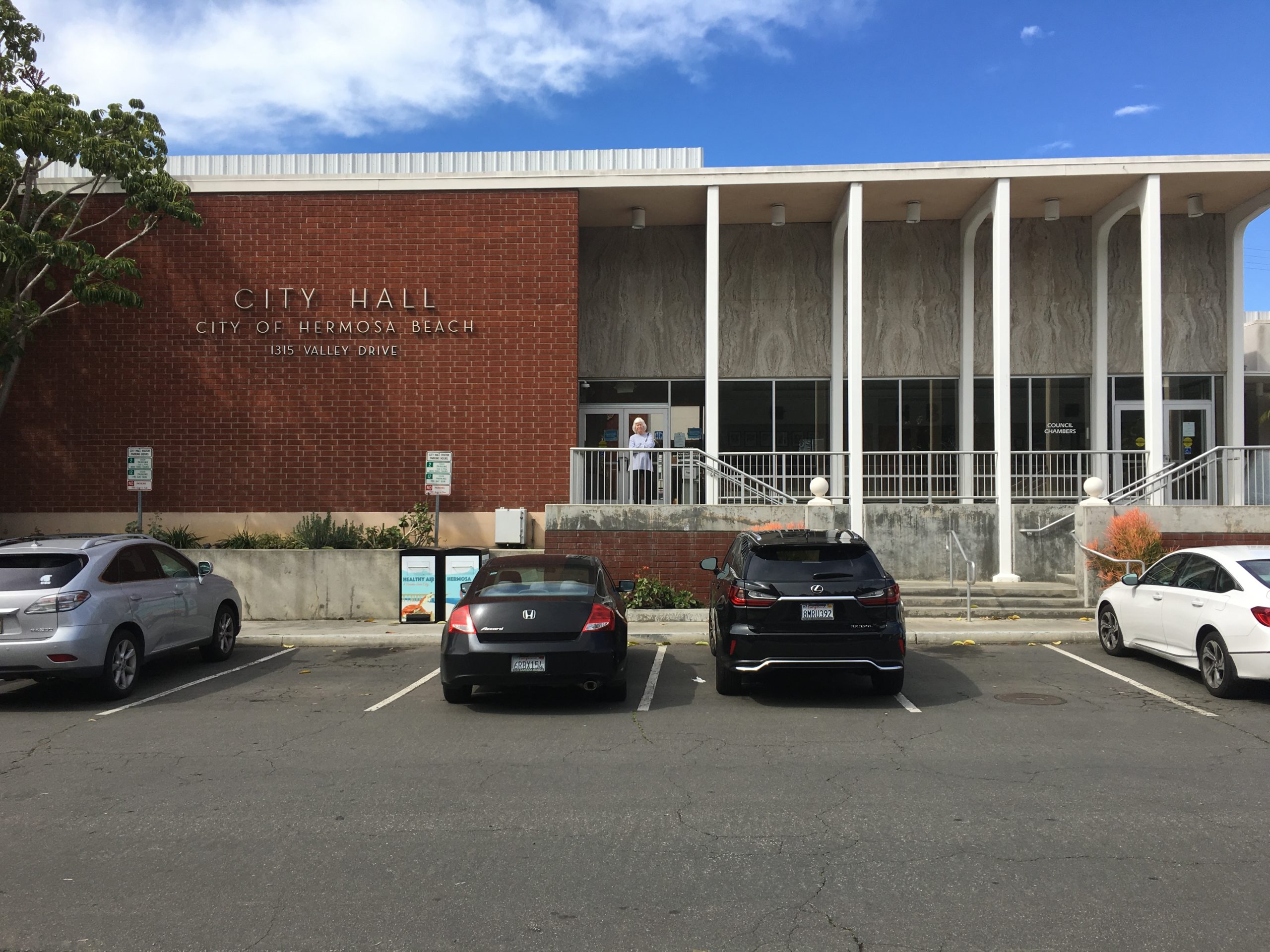 Hermosa Beach okays eviction moratorium, rejects rent abatement