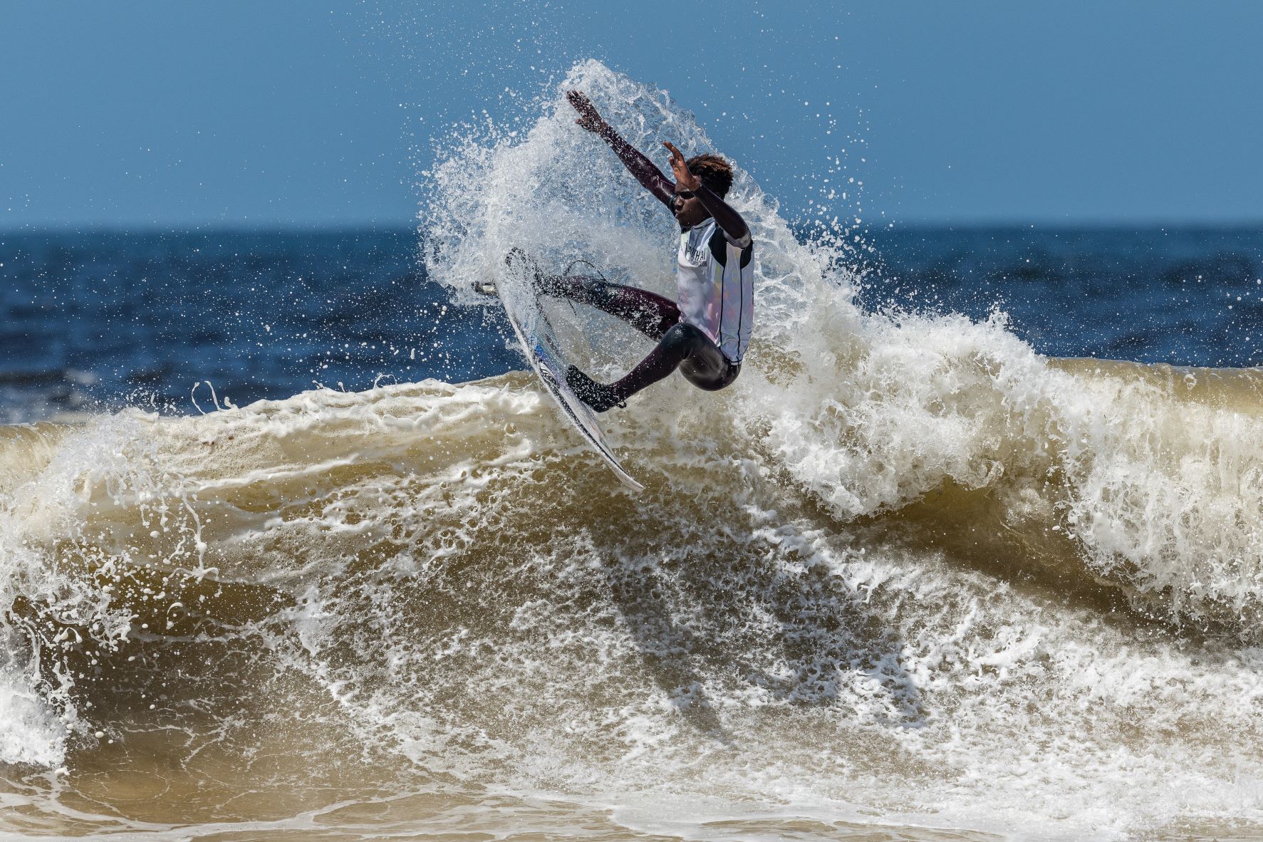 Hermosa delivers, surfers respond to the South Bay Boardriders Club/Waterman Surf Contest