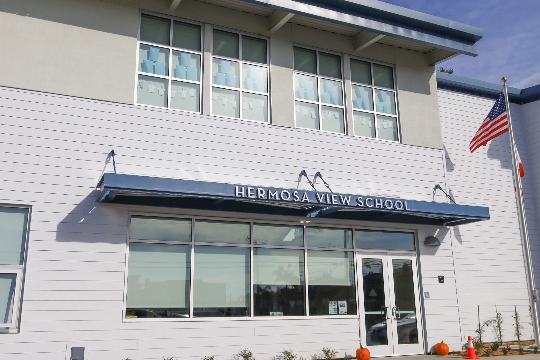 Hermosa Beach City school district defies statewide layoff woes