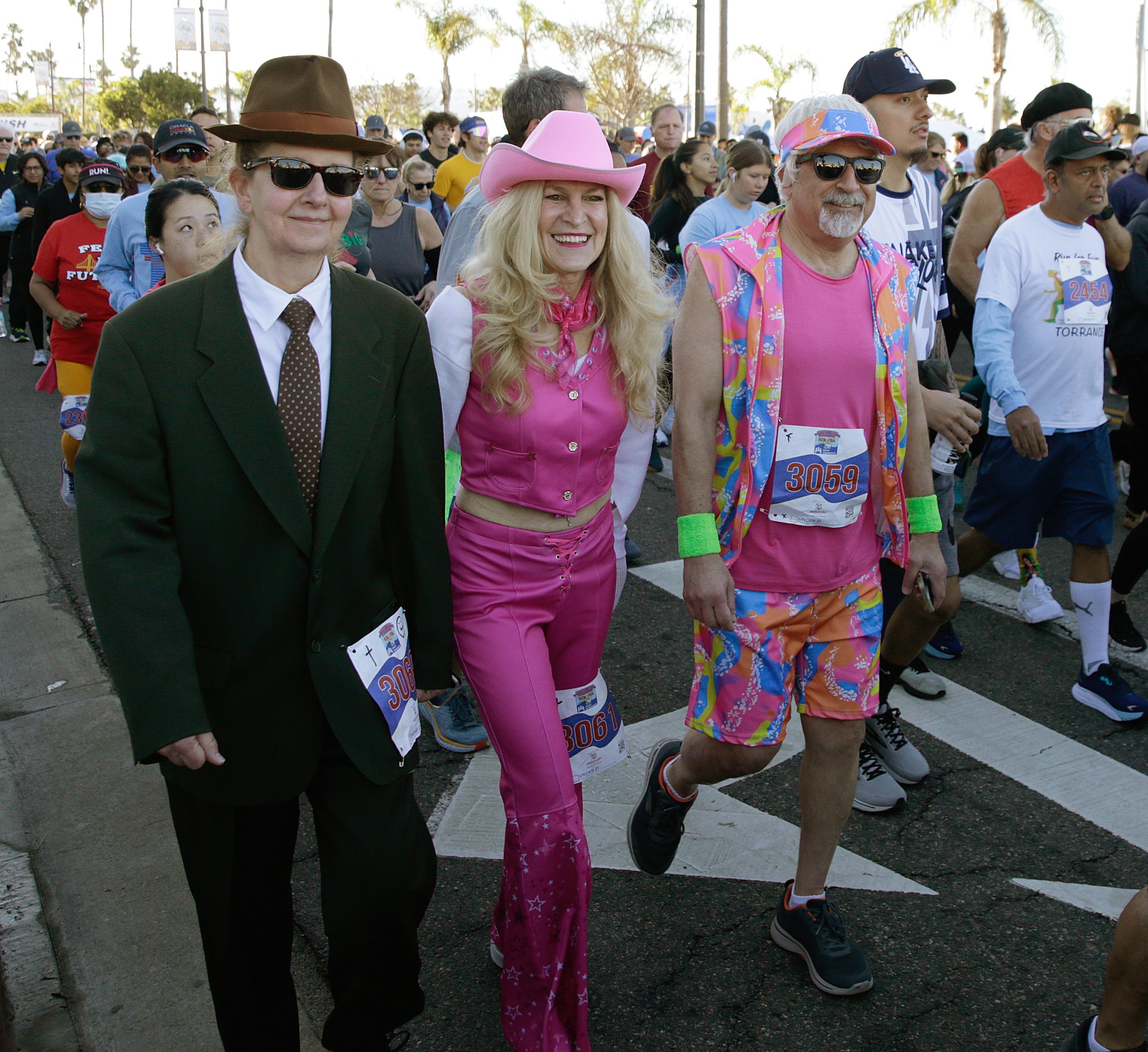 Locals pace colorful Super Bowl 10k, 5k [update]