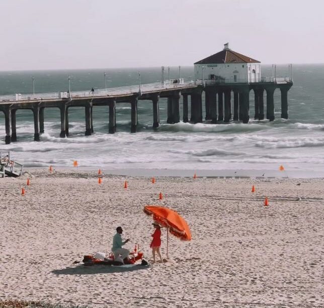 Photographer captures proposal, but who was the romantic couple?