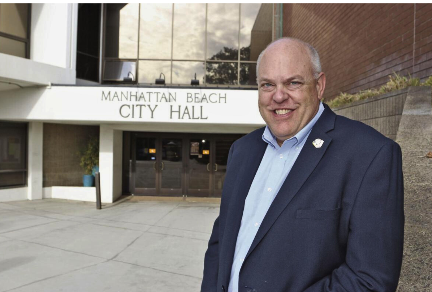 The Steady Hand: Bruce Moe bids farewell after 35 years in Manhattan Beach City government