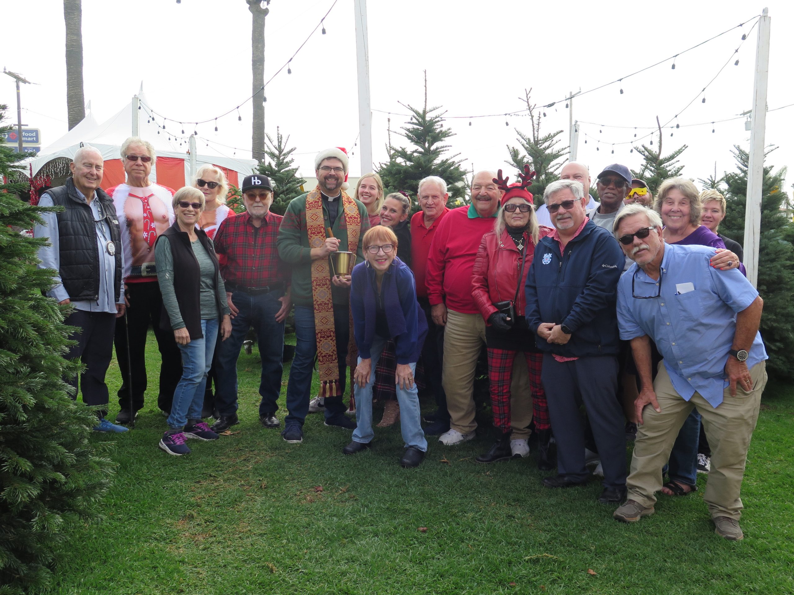 Blessing of the Trees opens mass Hermosa Kiwanis tree sales