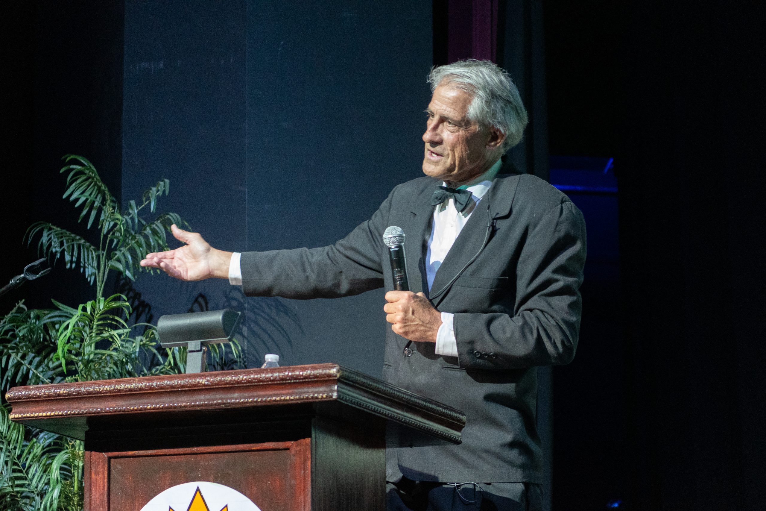 Hermosa Beach Mayor praises volunteers during State of the City