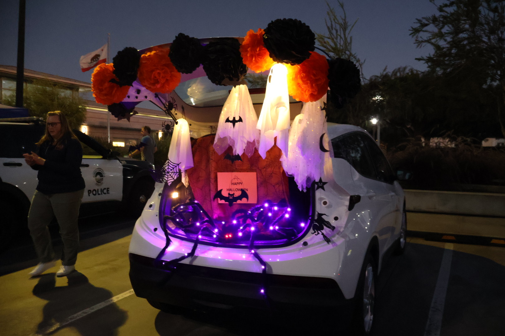 Manhattan Beach Police and Fire Departments Trunk or Treat returns as a Halloween classic