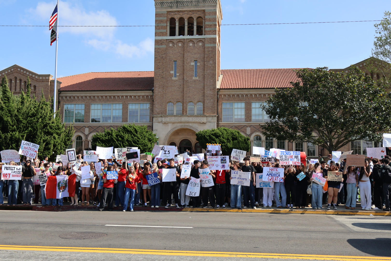Hundreds of El Segundo High students protest ICE 