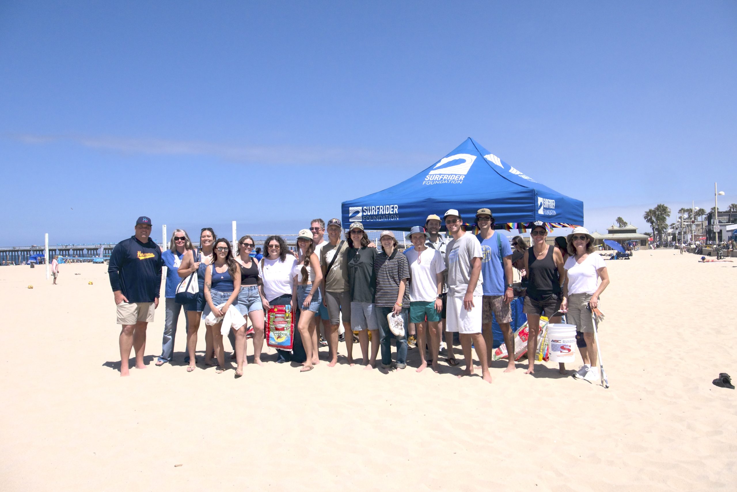 Mayor Detoy talks trash at the beach
