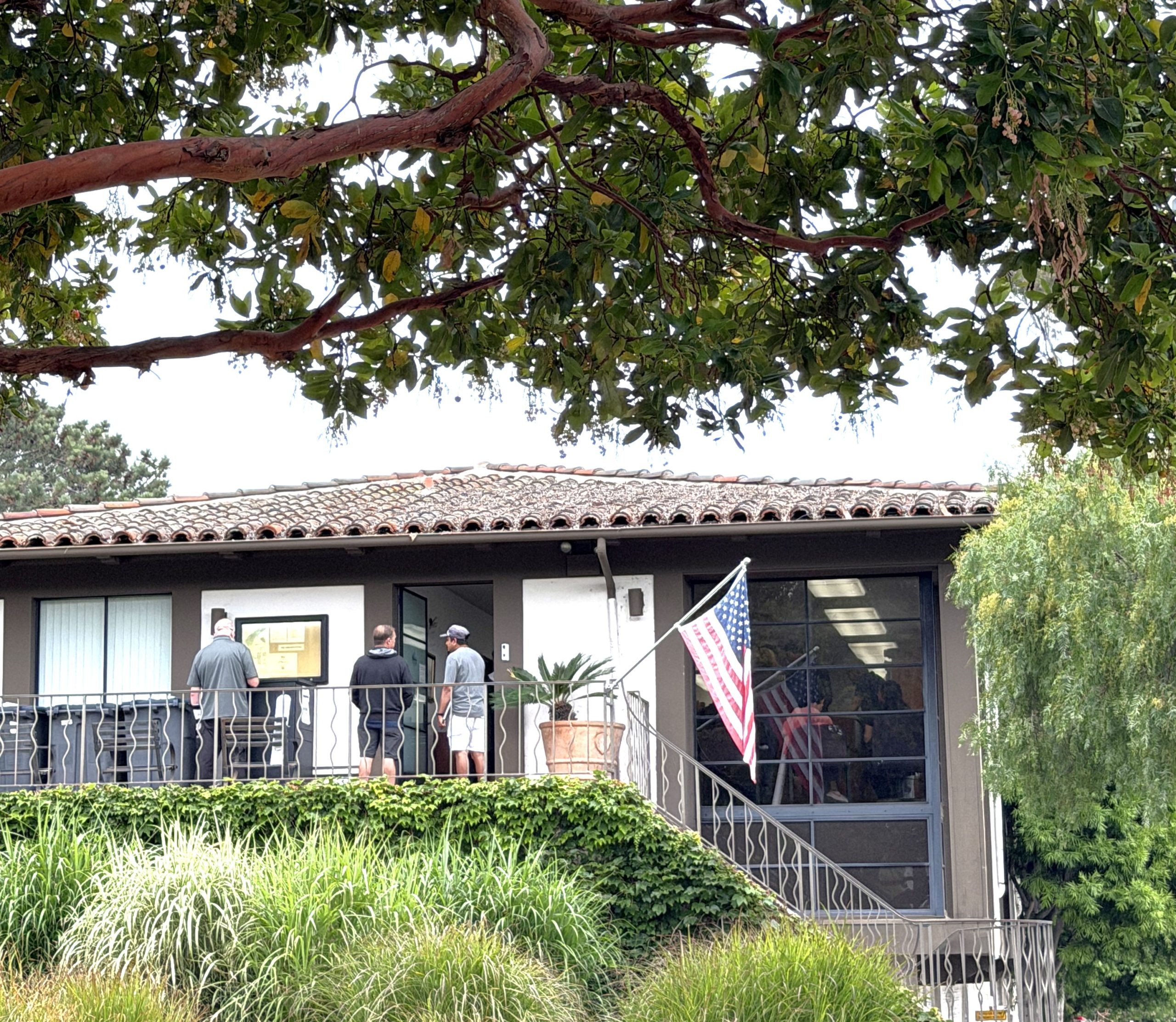 Ballots aren’t counted in Palos Verdes Homes Assoc. elections. Board reappoints itself, lawsuit alleges