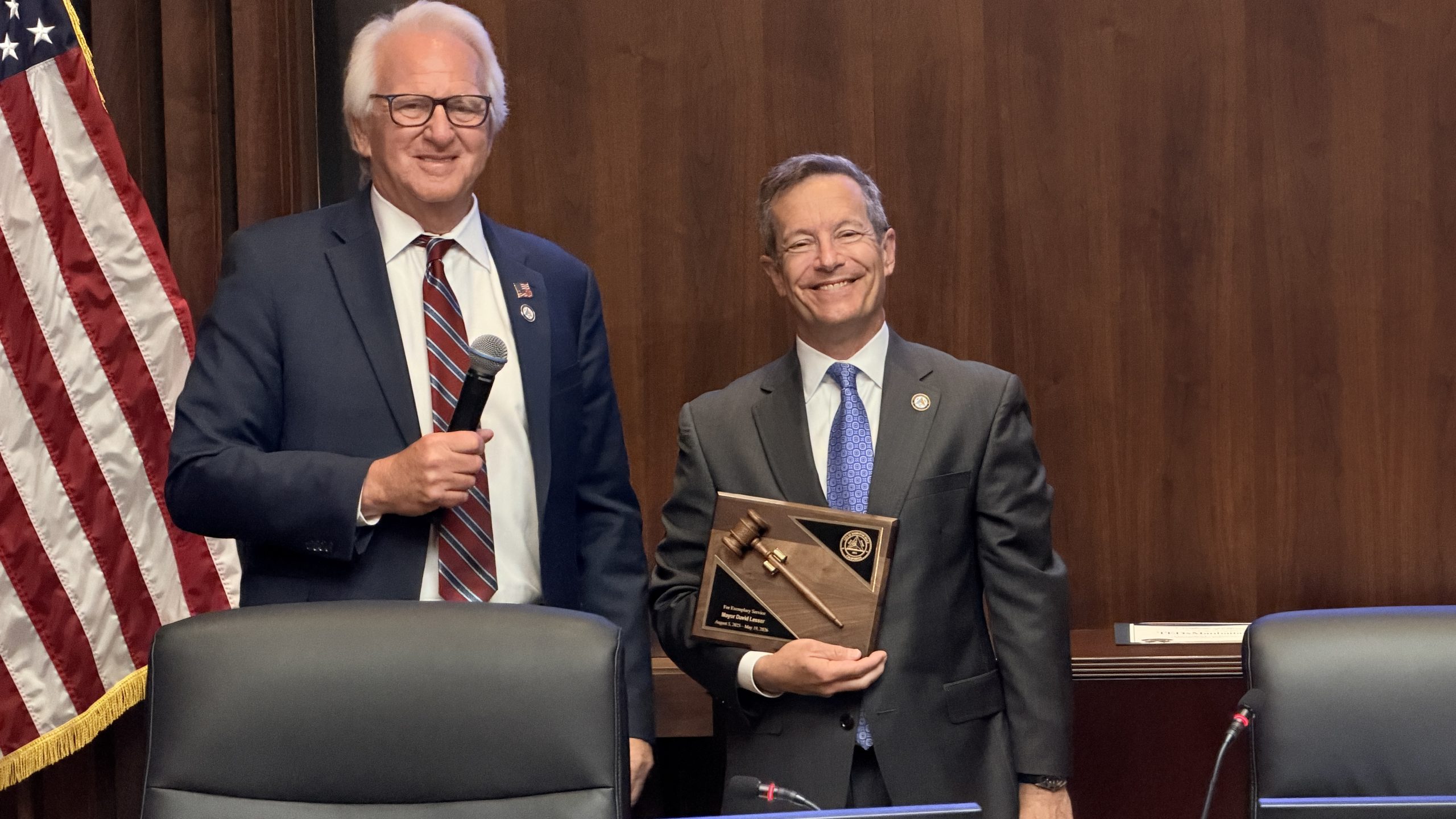 Lesser passes gavel to Franklin in Manhattan Beach mayoral rotation